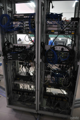 網(wǎng)絡(luò)實(shí)訓(xùn)室 計(jì)算機(jī)網(wǎng)絡(luò)設(shè)備的安裝與維護(hù)實(shí)踐指南